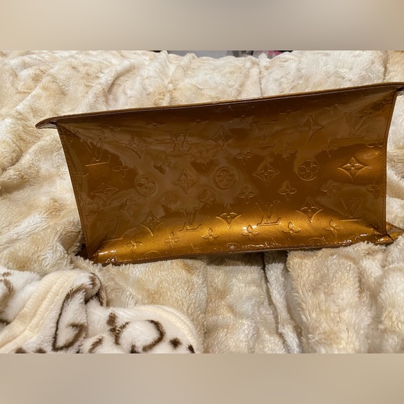 Authentic Louis Vuitton Vernis Forsyth
Bronze Hand bag - Picture 8 of 15